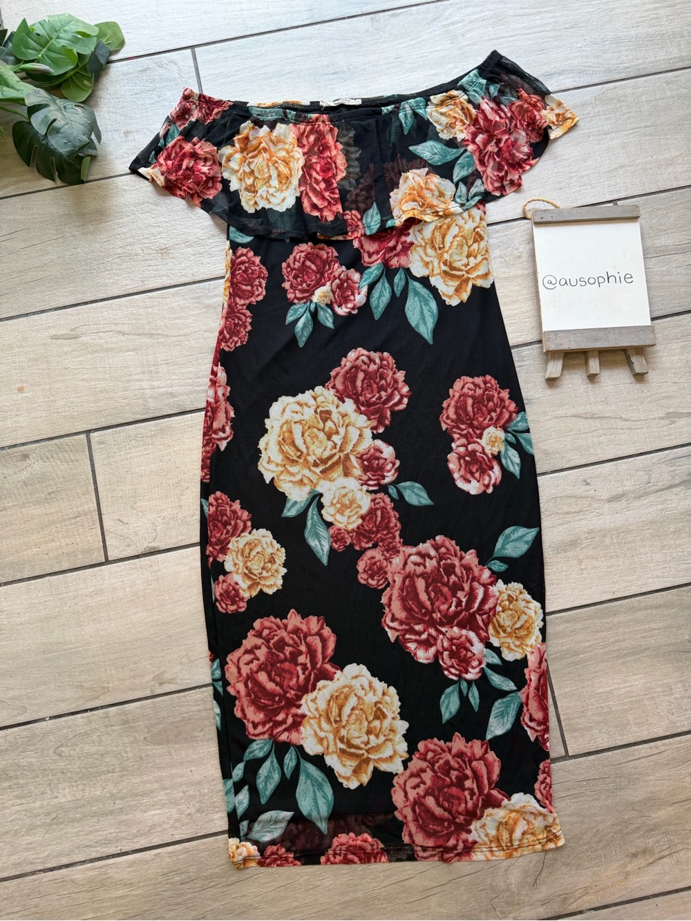 Mikey & Joey Off the Shoulder Floral Body Con Midi Dress w Sheer Overlay. Size M